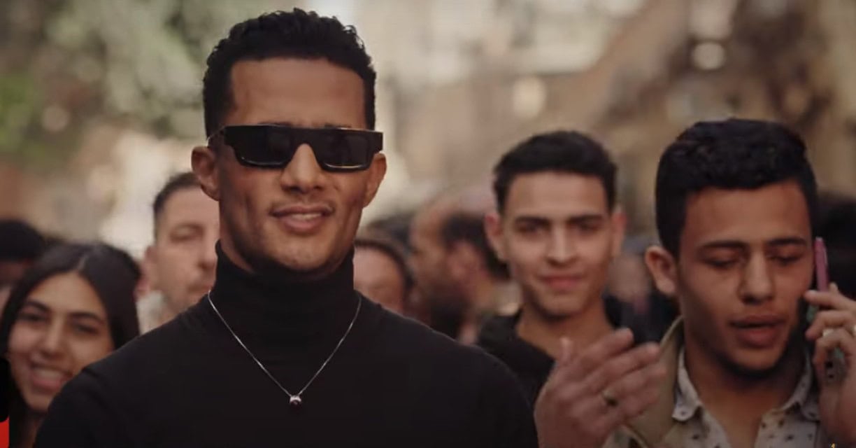 محمد رمضان يغني عن النجاح في إعلان تمويلي