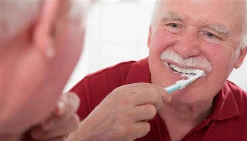 تسوس الجذور.. خطر يهدد كبار السن