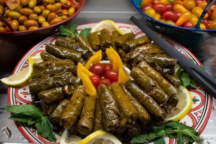 أسهل طريقة لعمل محشي ورق العنب