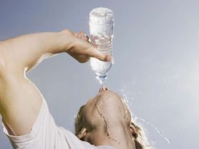خطورة تناول كمية كبيرة من المياه دفعة واحدة
