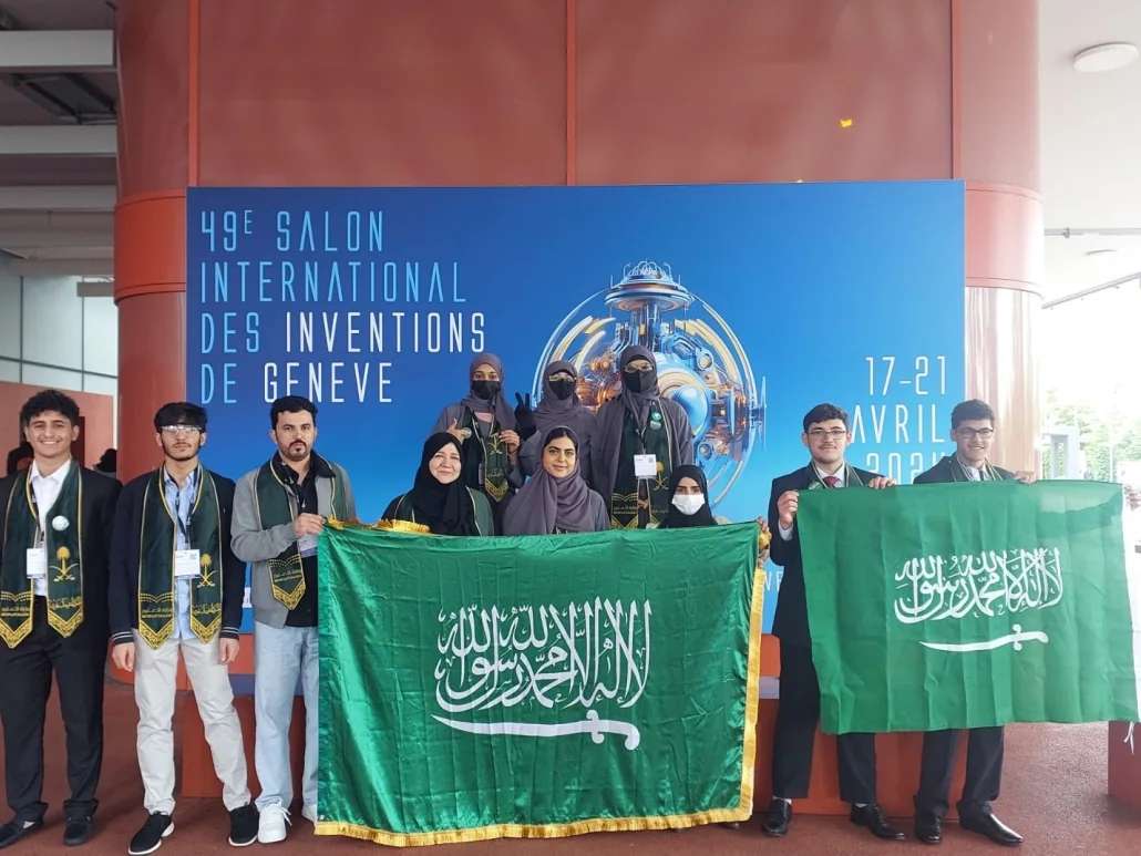 طلاب وطالبات المملكة