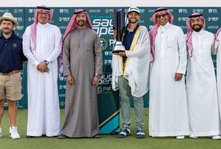 الأمريكي جون كاتلين يتوج بلقب بطولة السعودية المفتوحة للجولف