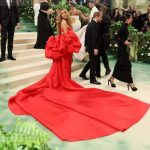 شاكيرا تشارك للمرة الأول في الحفل