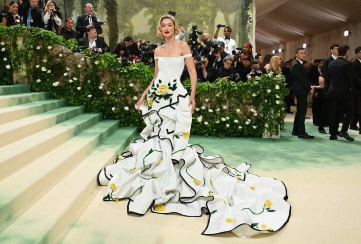 إطلالة جيجي حديد في حفل 2024 Met Gala