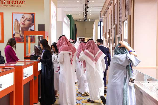 ماركات المجوهرات الفاخرة تبهر الجميع في معرض الرياض