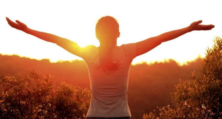 دراسة: التعرض لأشعة الشمس يذيب دهون الجسم ويقلل الشهية