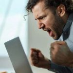 3 عناصر غذائية تحسن المزاج