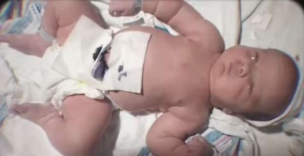 قصة أطول طفل في العالم.. عمره 10 سنوات وحجمه يفوق الكبار
