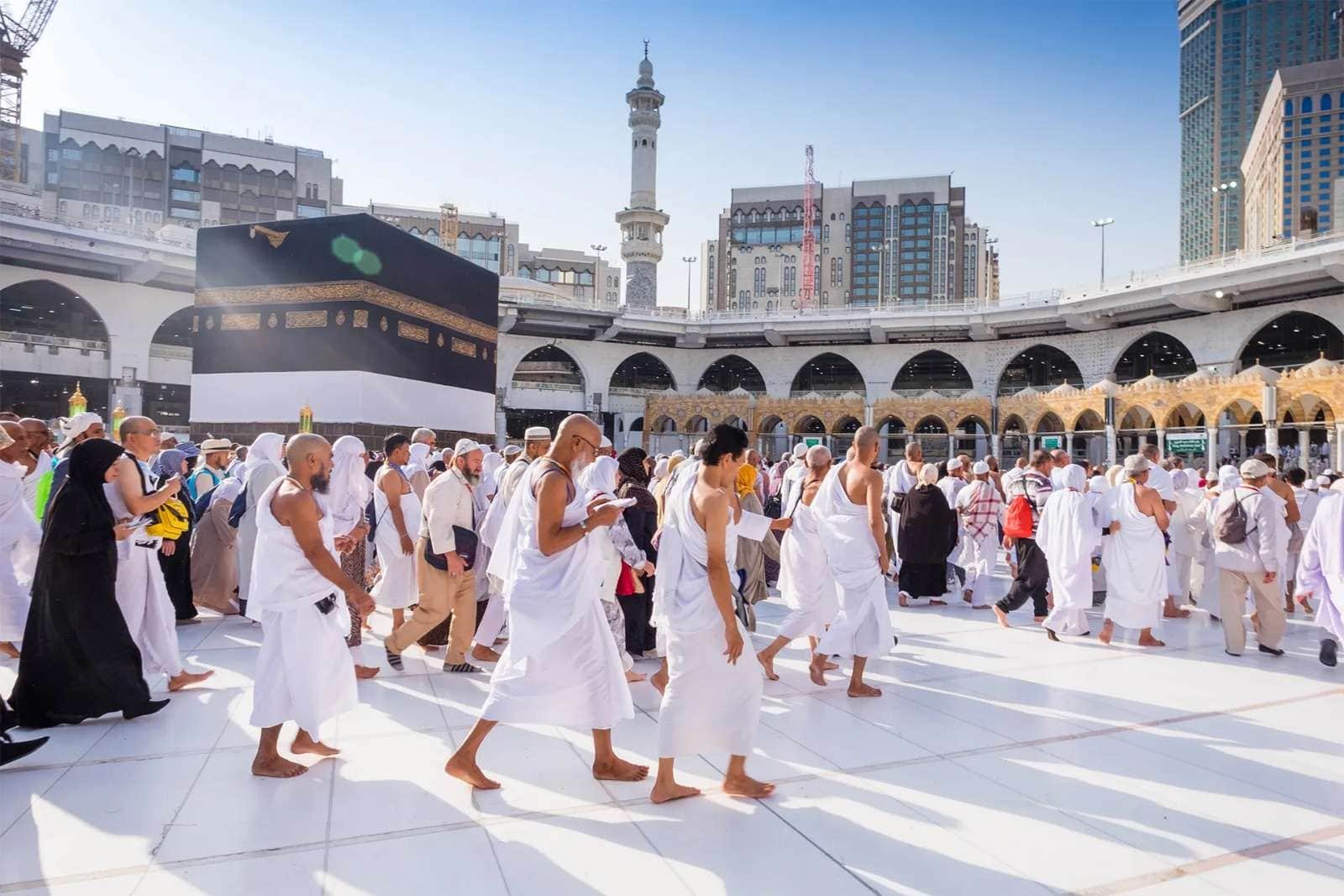 جهود المملكة لتخفيف معاناة حجاج بيت الله الحرام خلال ارتفاع درجات الحرارة