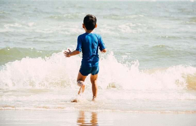 حماية الأطفال على الشاطئ.. نصائح هامة