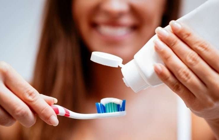 مخاطر صحية لبعض أنواع معجون الأسنان