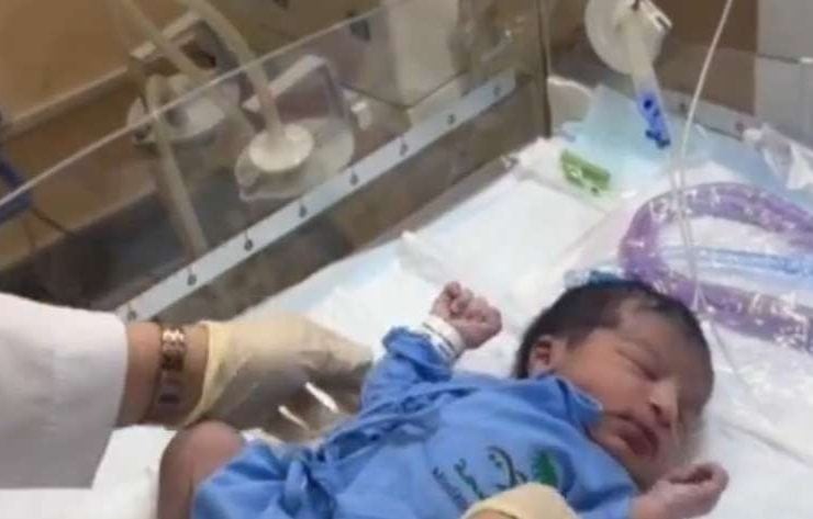 ولادة طفل على جبل عرفات