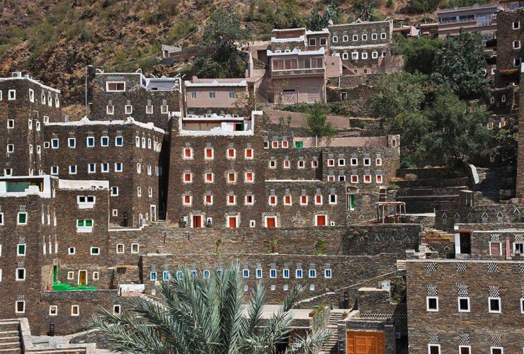 الجغرافيا تحتضن التاريخ.. قرية رجال ألمع تحكي أسطورة سعودية
