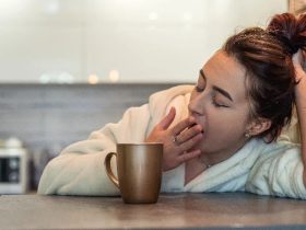 5 مشروبات تساعدك على النوم.. منها الشاي الأخضر