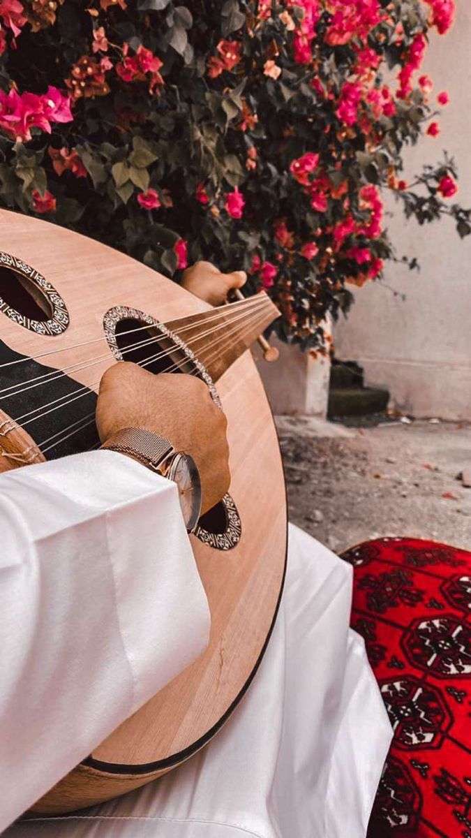 العزف على العود