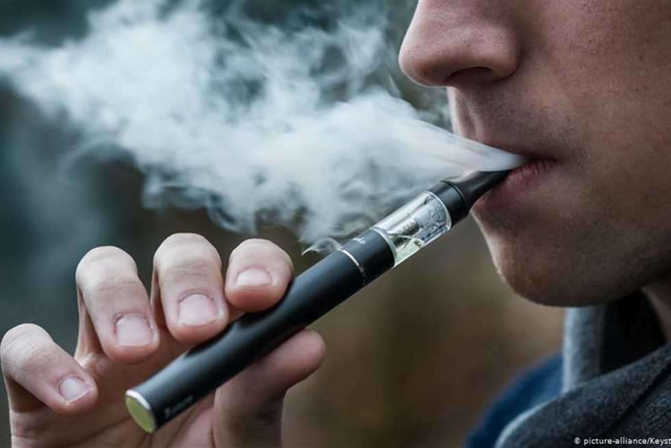 بعد الموافقة (FDA) على استخدمها ..تعرف على مخاطر السجائر الإلكترونية