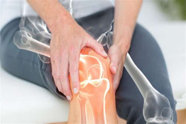 اكتشاف مكون سحري في بعض أنواع معجون الأسنان لعلاج كسور هشاشة العظام