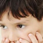 كيف يمكن أن تؤدي اضطرابات الأمعاء إلى إصابة طفلكِ بالتوحد