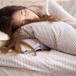 أسباب النوم المفرط وعلاجه
