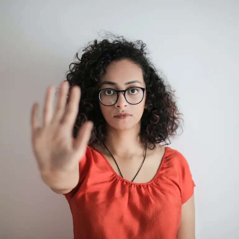 كيف تتعاملين مع مَن يحولون استغلالكِ؟
