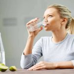 لا تتناولي المياه مع هذه الأطعمة