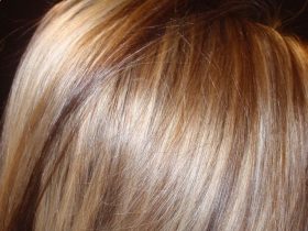 6 طرق لـ فرد الشعر بطريقة طبيعية في المنزل