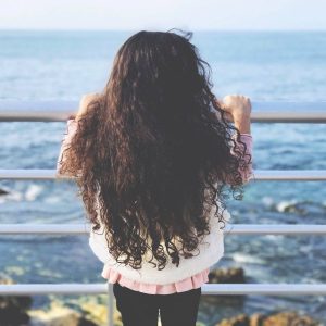إبرة الراعي.. زيت شعر بفوائد لا تصدق