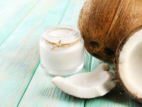 بشرة جافة؟ استخدمي زيت جوز الهند لهذه الأسباب