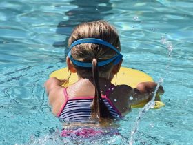 ما هو أفضل لون لملابس السباحة؟ دراسة تجيب