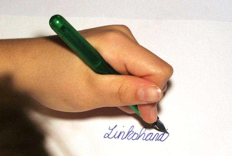 في اليوم العالمي للأيسر ..الأعسرون عباقرة بأيدي مختلفة