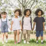 تعاون الطفل مع زملائه