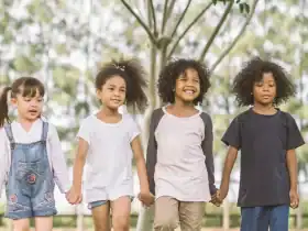 تعاون الطفل مع زملائه