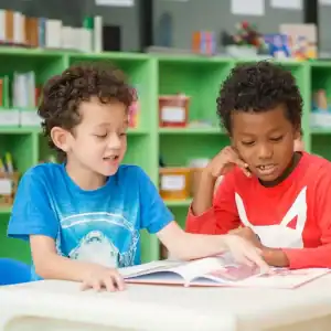 تعاون الطفل مع زملائه