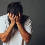 أسباب الإكتئاب.. 4 عوامل أهمها الوراثة