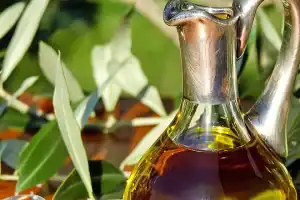 أفضل الزيوت الطبيعية للعناية بالبشرة