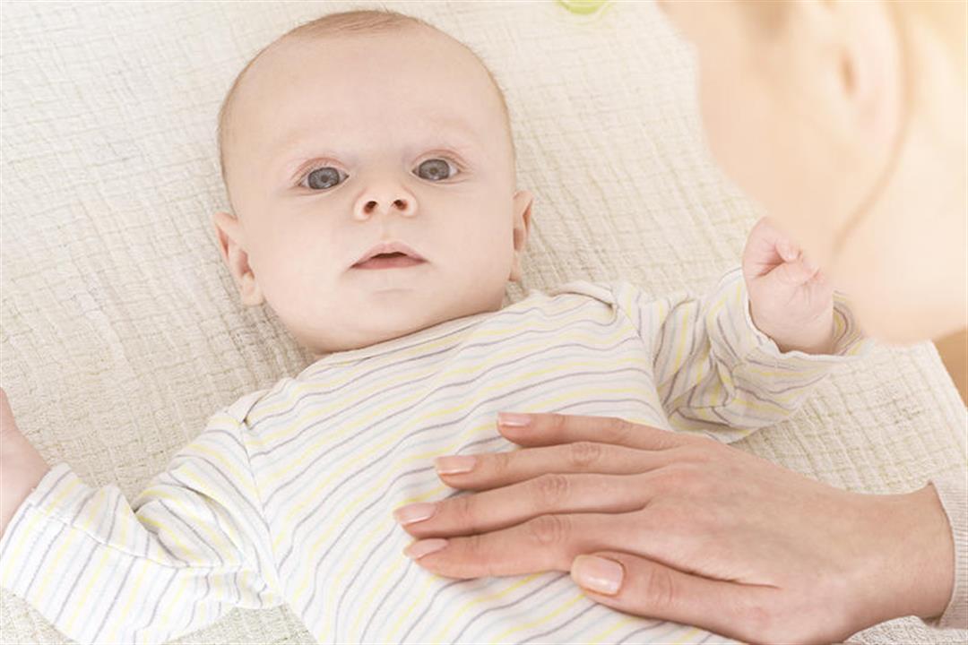 طفلك يعاني من الإمساك ..إليكِ الأسباب والعلاج