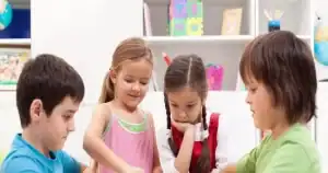 تعاون الطفل مع زملائه
