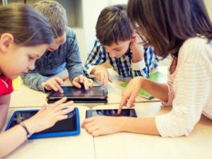 استخدام الأطفال للإنترنت