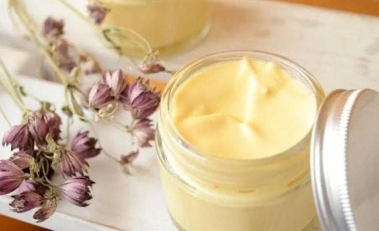 كيف تصنعين مزيل عرق طبيعي..إليكِ وصفة منزلية لنضارة تدوم