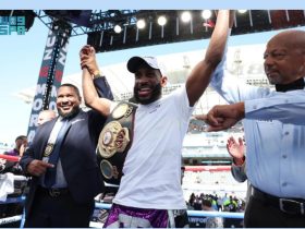 "كروفورد" يحصل على لقب بطل العالم في أربعة أوزان رسمية