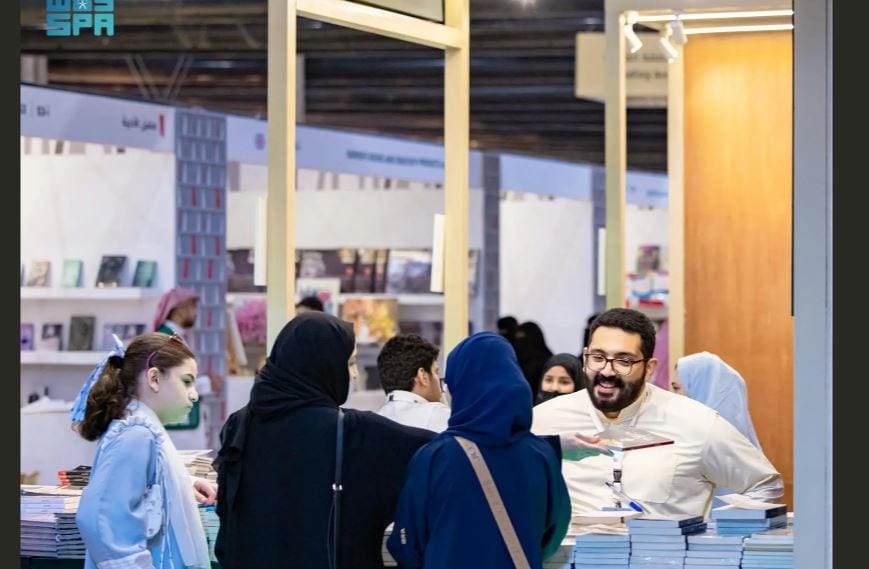 ناشرون في معرض المدينة المنورة للكتاب 2024
