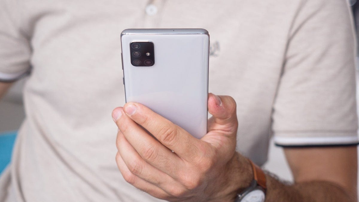 كيفية إخفاء التطبيقات على أجهزة iOS وAndroid