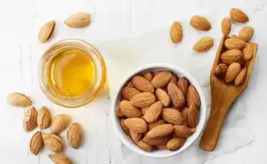 10 زيوت طبيعية تغنيك عن مستحضرات التجميل