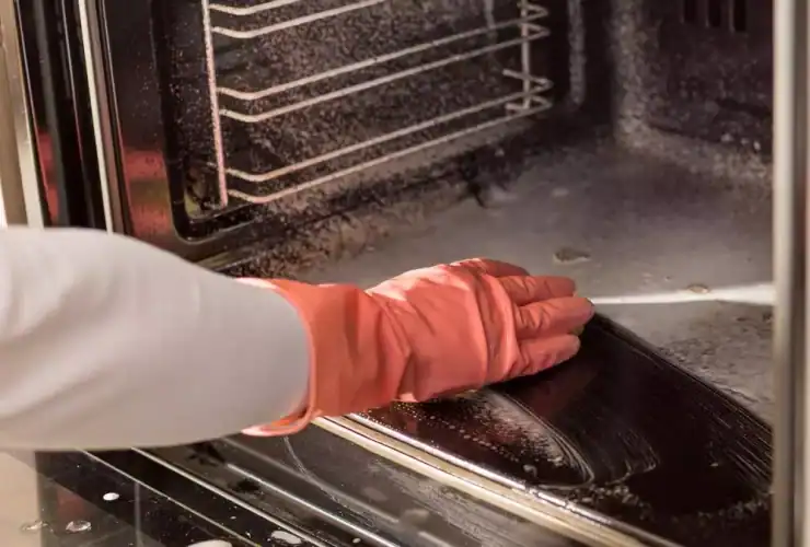 5 طرق سهلة لـ تنظيف الفرن