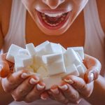 تناول السكر بكثرة