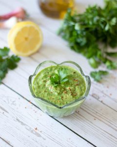 طريقة عمل صلصة الثوم والبقدونس