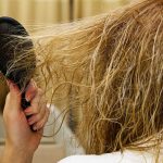 كيفية استعادة لون الشعر الطبيعي