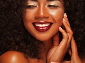 لون شفاه يناسب أصحاب البشرة السمراء