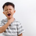 التهاب الحلق عند الأطفال: أسبابه وعلاجه المنزلي
