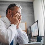 الإرهاق الإلكتروني سلاح خفي يتربص بك خلف شاشة جهازك..دراسة توضح